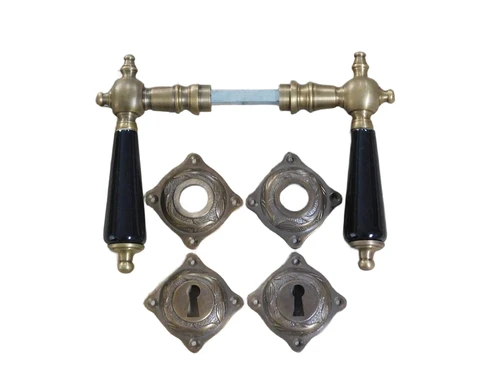 Klassieke set deurbeslag - Art Nouveau - messing gepatineerd met zwart porseleinen handvat