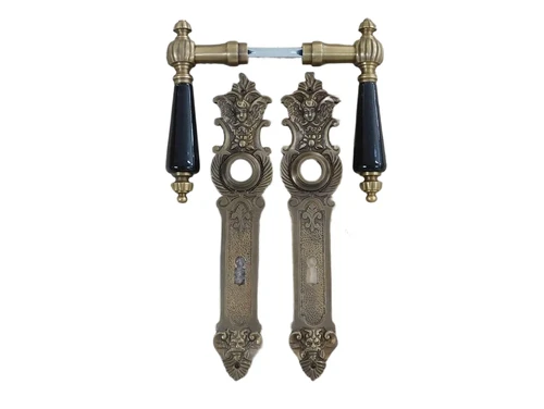 Türbeschlagset: 2 Schlösser Messing patiniert mit schwarzen Porzellangriffen, 2 Schlossabdeckungen Engel, Messing inkl. Dorn 8 x 8, 9 cm
