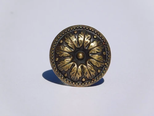 Knob Oak Leaf - 31 mm - Brass Antique