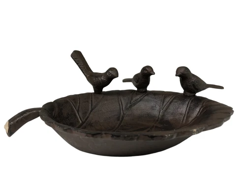 Vogelbad gietijzer met 3 vogels.
