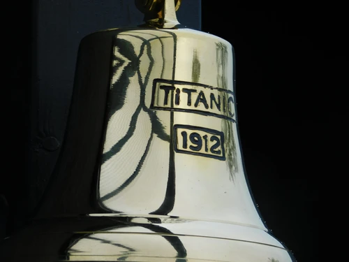Bell ''Titanic 1912'' with rope, brass