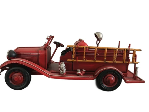 Brandweerauto slang-pomp-wagen, handgemaakt van metaal.
