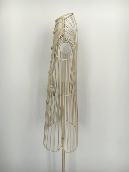 Dressman Bustier – 142 cm – Wrought iron – Antique white