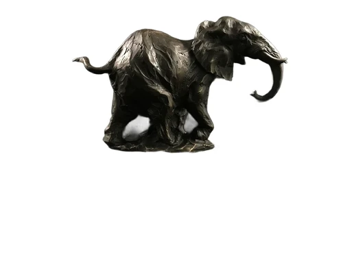 Een beeld van een olifant, bronzen beeld, prachtige olifant vervaardigd uit brons