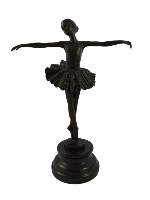 Een bronzen beeld van een balletdanser