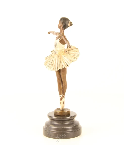 Een bronzen beeld van een balletdanseres