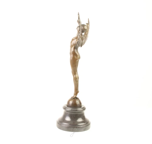 Een bronzen beeld van ICARUS