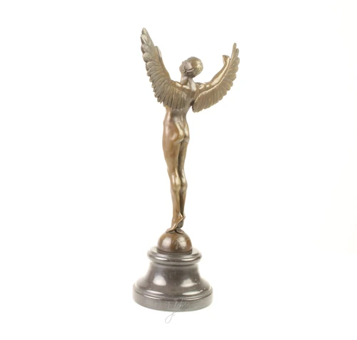Een bronzen beeld van ICARUS