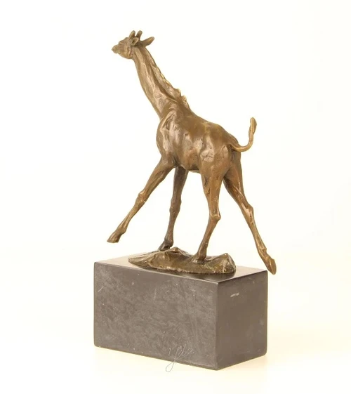A bronze statue/sculpture of a giraffe