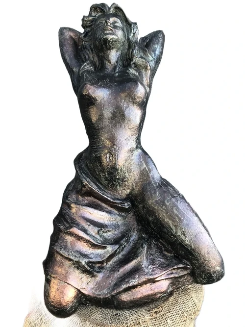 Sculpture: Female Figure – Cast Iron – 75 cm High – Bronze-effect ‘Rust’