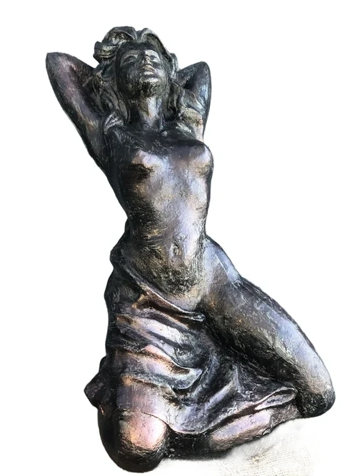 Sculpture: Female Figure – Cast Iron – 75 cm High – Bronze-effect ‘Rust’
