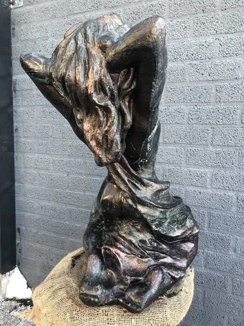 Sculpture: Female Figure – Cast Iron – 75 cm High – Bronze-effect ‘Rust’