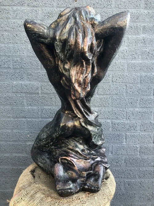 Sculpture: Female Figure – Cast Iron – 75 cm High – Bronze-effect ‘Rust’