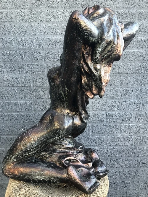 Sculpture: Female Figure – Cast Iron – 75 cm High – Bronze-effect ‘Rust’