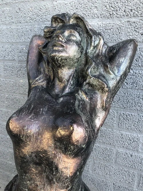 Sculpture: Female Figure – Cast Iron – 75 cm High – Bronze-effect ‘Rust’