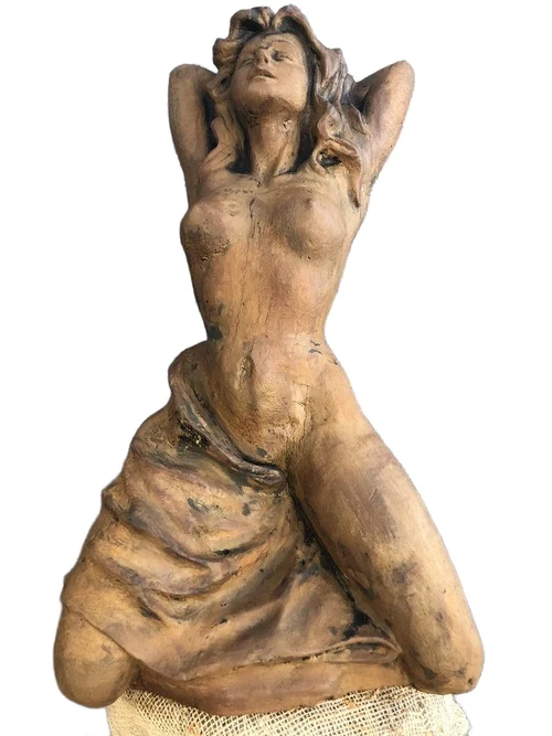 A beautiful statue of a naked woman, completely cast iron rust oxide, beautiful in detail!