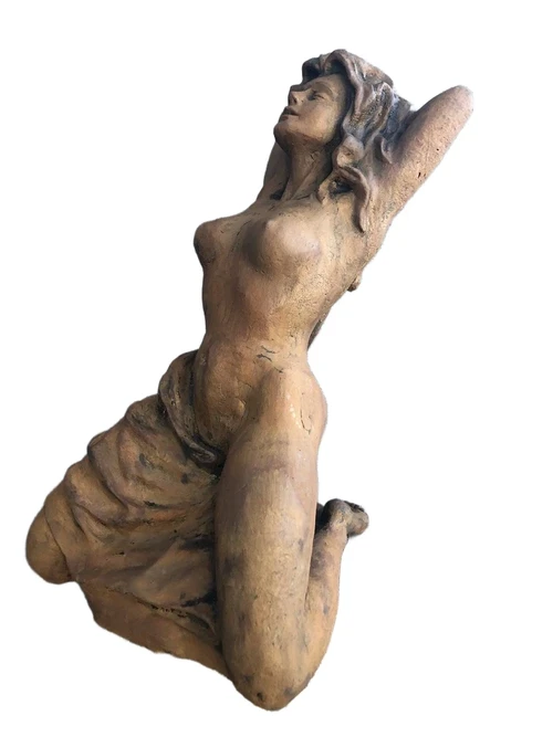 A beautiful statue of a naked woman, completely cast iron rust oxide, beautiful in detail!