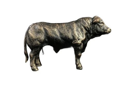 Eine schöne Statue eines Stiers aus Gusseisen