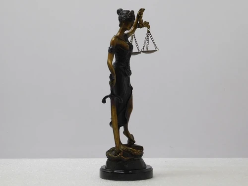 One-off: Statue of Lady Justice - 45 cm - Sculpture