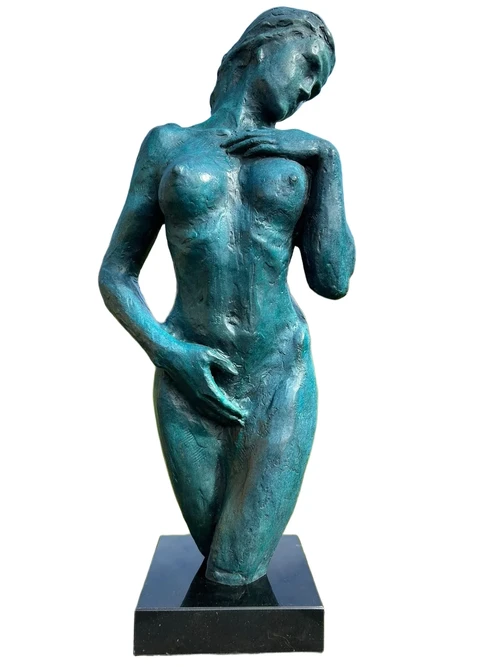 Elegant blauw bronzen beeld van een naakte vrouw op marmeren voet