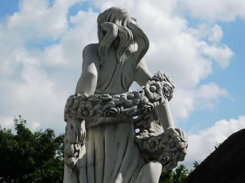 Statue of Lady with Flower Wreath - 175 cm - Stone