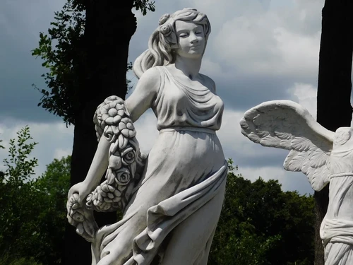 Statue of Lady with Flower Wreath - 175 cm - Stone