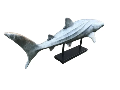 This shark is very special on its stand, beautiful to look at, very decorative!!