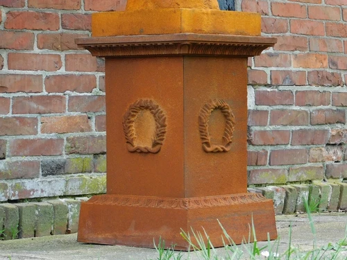 Statue of Mary on pedestal - 180 cm - Cast iron, COMING BACK IN MARCH 2026!!