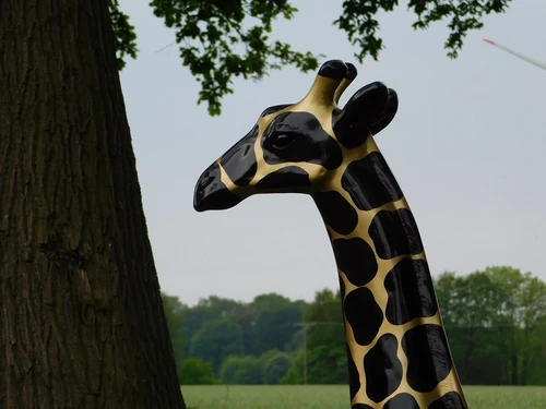 Einmalig: Giraffe XXL – 210 cm – Schwarz/Gold – Polystone