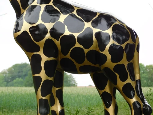 Einmalig: Giraffe XXL – 210 cm – Schwarz/Gold – Polystone