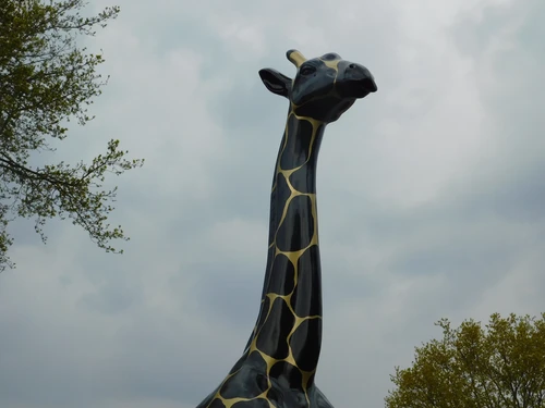 Einmalig: Giraffe XXL – 210 cm – Schwarz/Gold – Polystone