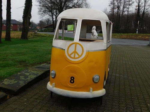 Unique Retro Bus Bar – Large Bar Unit with Wine Rack and Storage Space