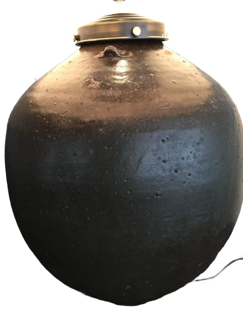 Prachtige lamp op oud indonesische rijstekruik, UNIEK!