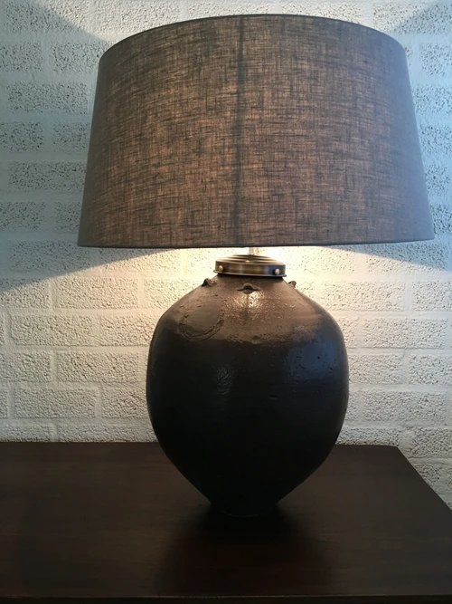 Prachtige lamp op oud indonesische rijstekruik, UNIEK!