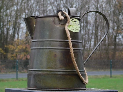 Vintage Kanne „Le Jardin“ – 31 cm – Metall