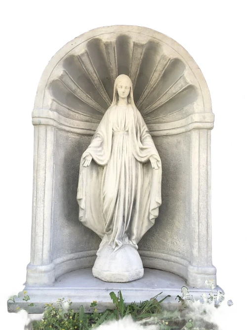 Mooi Mariabeeld vol steen in bidkapel vol steen.