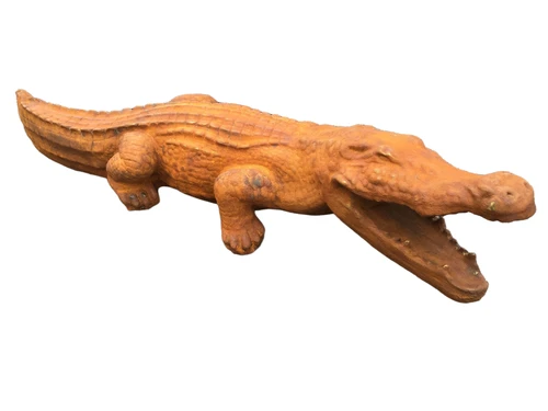 Prachtige forse oxide kleurige vol stenen krokodil.