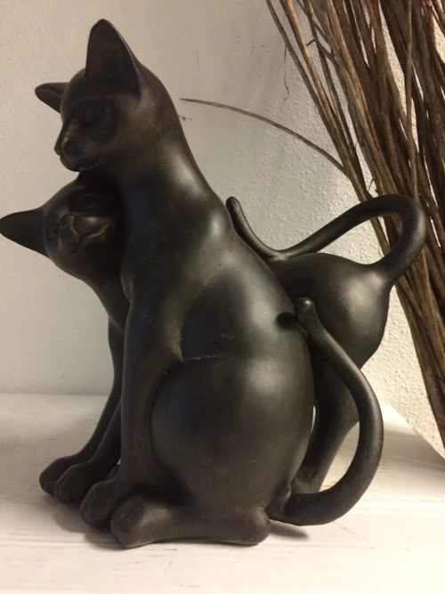 Set of 2 cats playing, polystyrene.