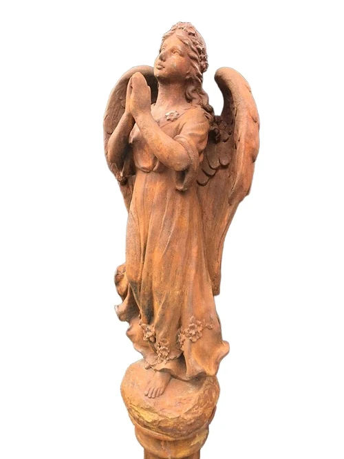 Stenen engel, engelbeeld in oxide, graf engel