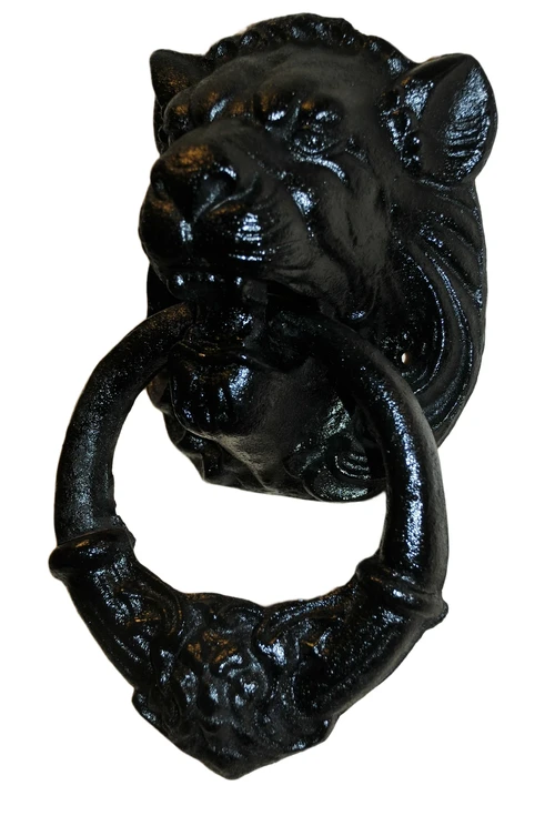 Prachtige grote leeuwekop als deurklopper, gietijzer zwart.