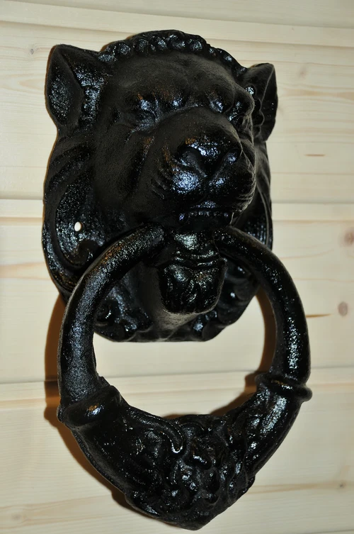 Prachtige grote leeuwekop als deurklopper, gietijzer zwart.