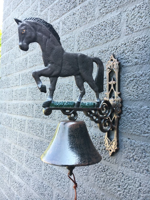 Klassieke Gietijzeren Wandbel met Paard – Deurbel