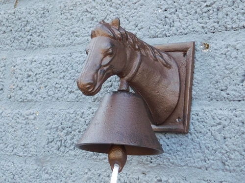 Doorbell with Horse’s Head and Cord – Cast Iron – Classic Wall-Mounted Doorbell