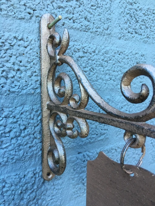 Huis of winkel rechthoekig naambord, metalen uitvoering met zijarm