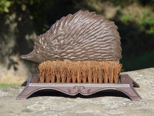 Schuhpolitur, Igel, Gusseisen