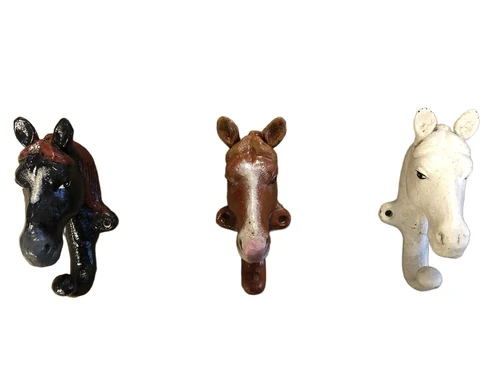 3 x paardenhoofden als kapstok is een mooie schuur decoratie, diverse kleuren.