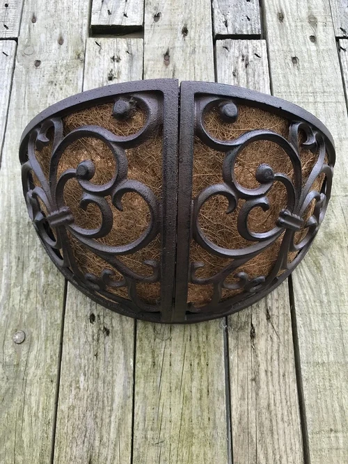 A planter / basket for the wall, beautiful wall decoration
