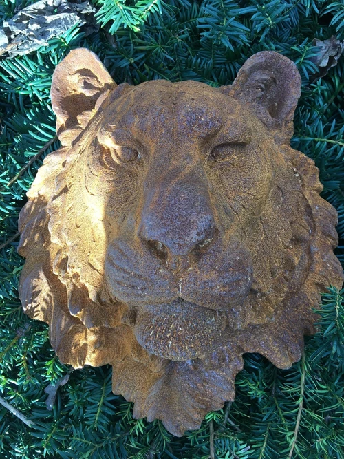 Wall Ornament / Lioness Water Spout – 40 cm – Cast Iron