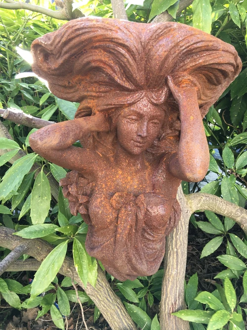 Classic Wall Ornament: Female Figure – Heavy Cast Iron – Rust – 45 cm