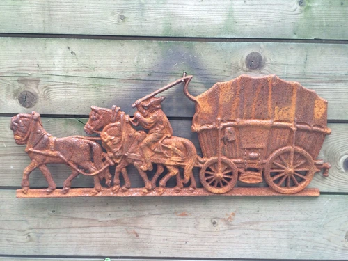 Historic Wall Decoration: Horse and Carriage – Cast Iron – Rust – 56 cm